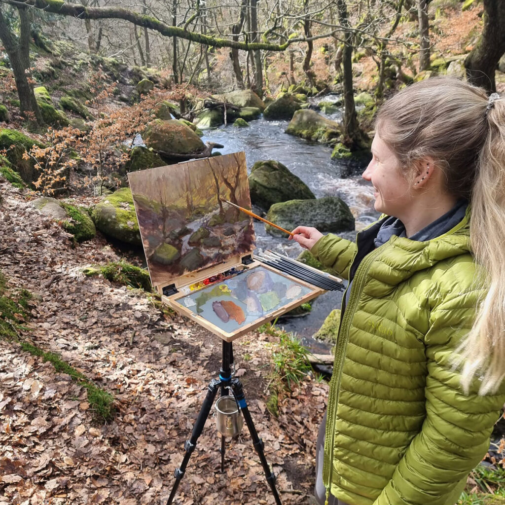 Greta Vilidaite painting in Padley Gorge, Peak District en plein air. This painting won two awards at the TALP exhibition 2023